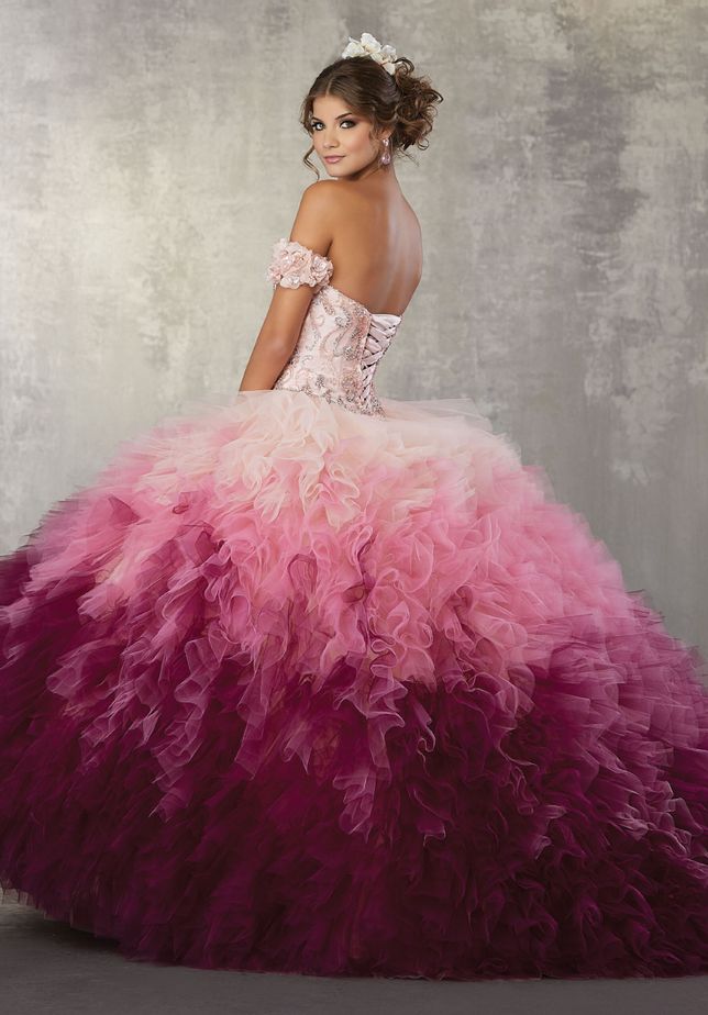 Ballgown brudekjole i pink lilla blødt tyl. Med corsage. Prinsesse.